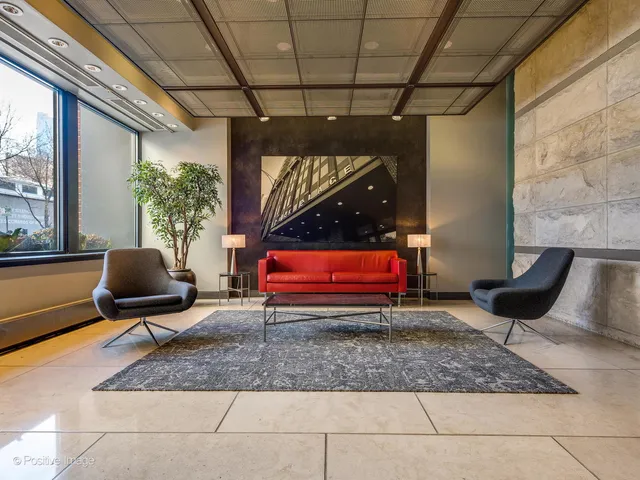 $885,000 | 600 North Kingsbury Street, Unit 309, Chicago, IL 60654