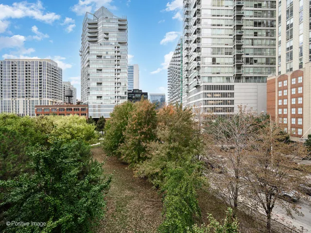 $885,000 | 600 North Kingsbury Street, Unit 309, Chicago, IL 60654