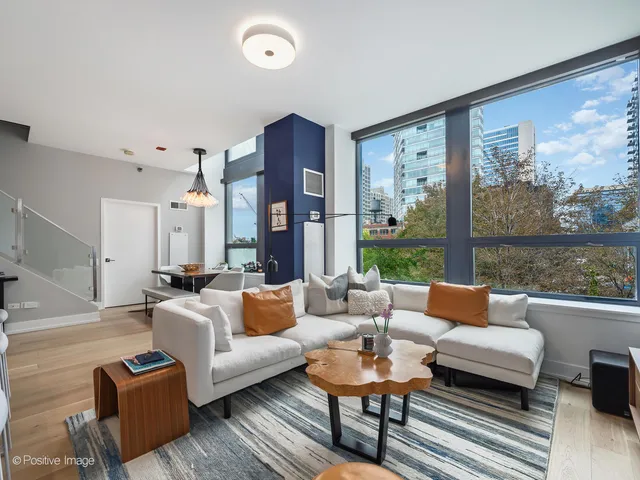 $885,000 | 600 North Kingsbury Street, Unit 309, Chicago, IL 60654