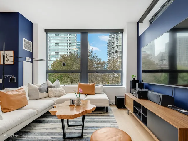 $885,000 | 600 North Kingsbury Street, Unit 309, Chicago, IL 60654