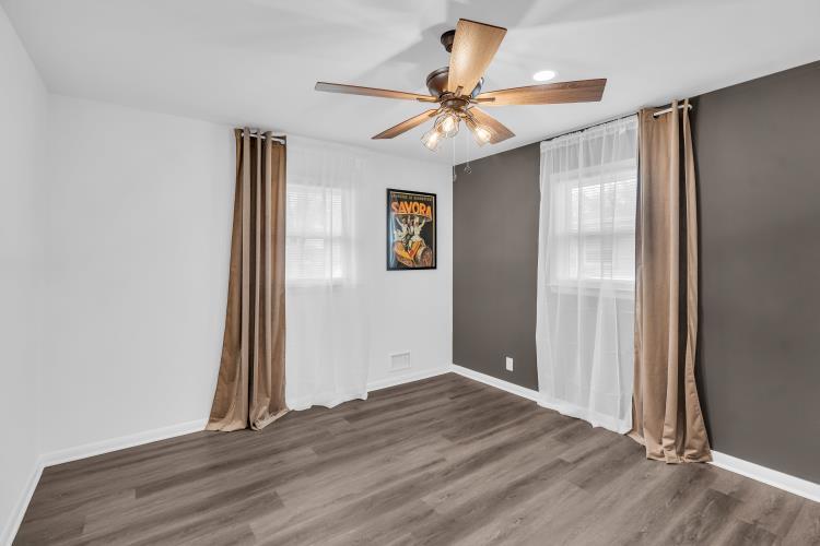 8229 West Green Tree Road Milwaukee, WI 53223 - Photo 11 of 26 IMG_1446