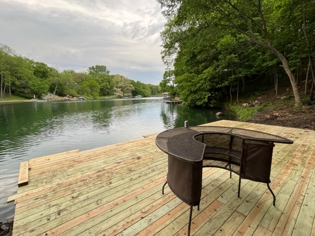 13 Pinetree Court Putnam, IL 61560 - Photo 5 of 5 a wooden bench sitting on top of a wooden floor