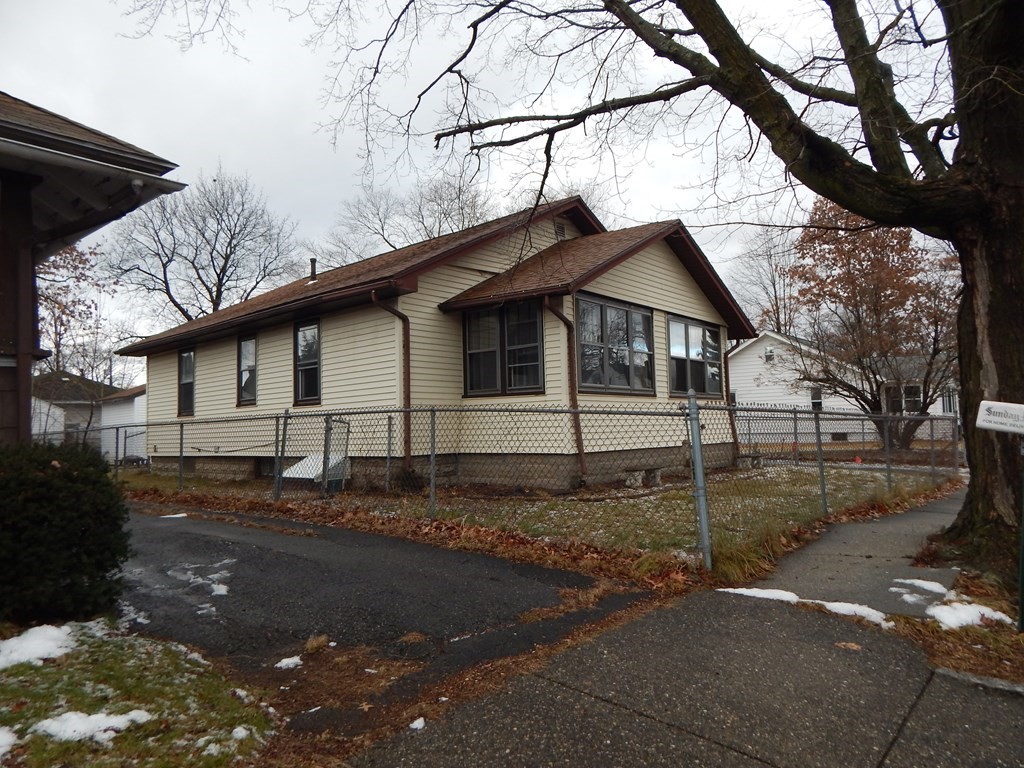 24 Schley Street Springfield, MA 01109 - Photo 1 of 41 Gallery Image 1