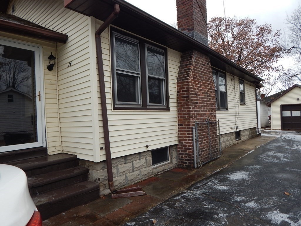 24 Schley Street Springfield, MA 01109 - Photo 19 of 41 Gallery Image 19
