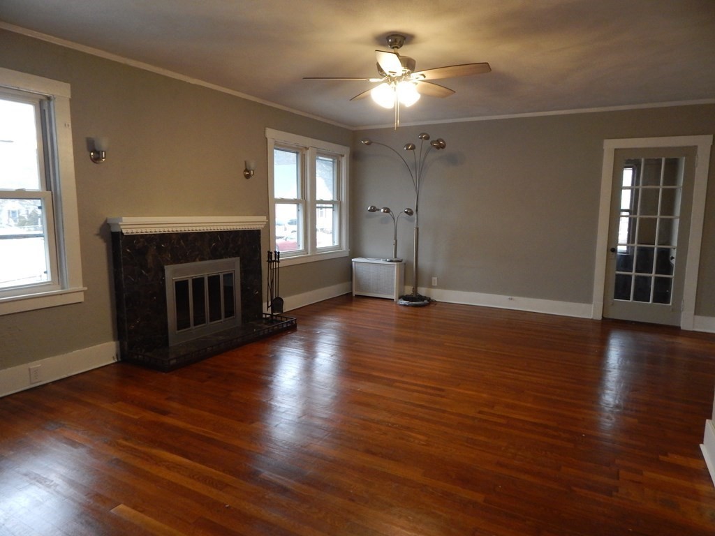 24 Schley Street Springfield, MA 01109 - Photo 6 of 41 Gallery Image 6