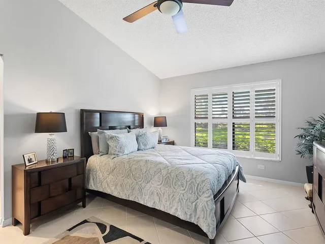 $289,000 | 114 Southampton Place North, Unit 237, Venice, FL 34293