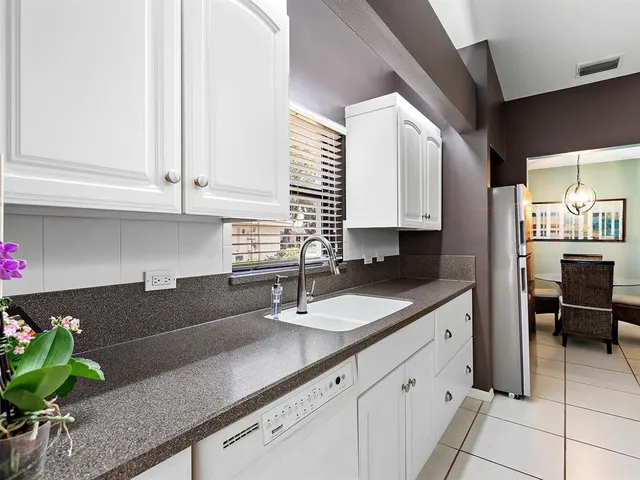 $289,000 | 114 Southampton Place North, Unit 237, Venice, FL 34293