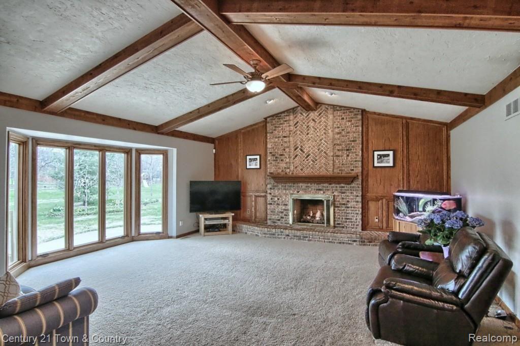 1650 Snowden Circle Rochester, MI 48306 - Photo 27 of 33 Family_Room.jpg