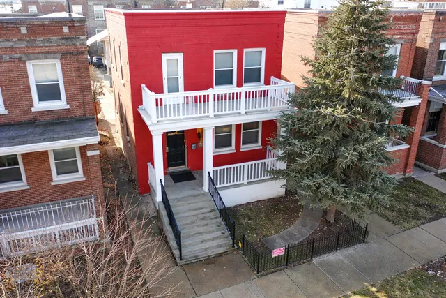 $2,095 | 4925 West Henderson Street, Unit 1, Chicago, IL 60641