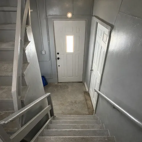 $2,095 | 4925 West Henderson Street, Unit 1, Chicago, IL 60641