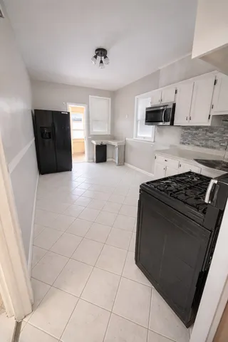 $2,095 | 4925 West Henderson Street, Unit 1, Chicago, IL 60641