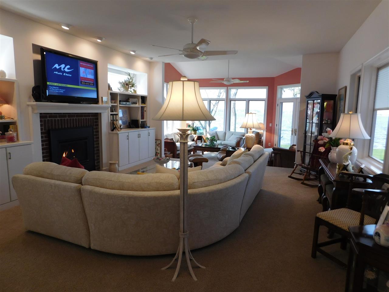 11717 North Ogden Point Road Syracuse, IN 46567 - Photo 9 of 32 Gallery Image 9