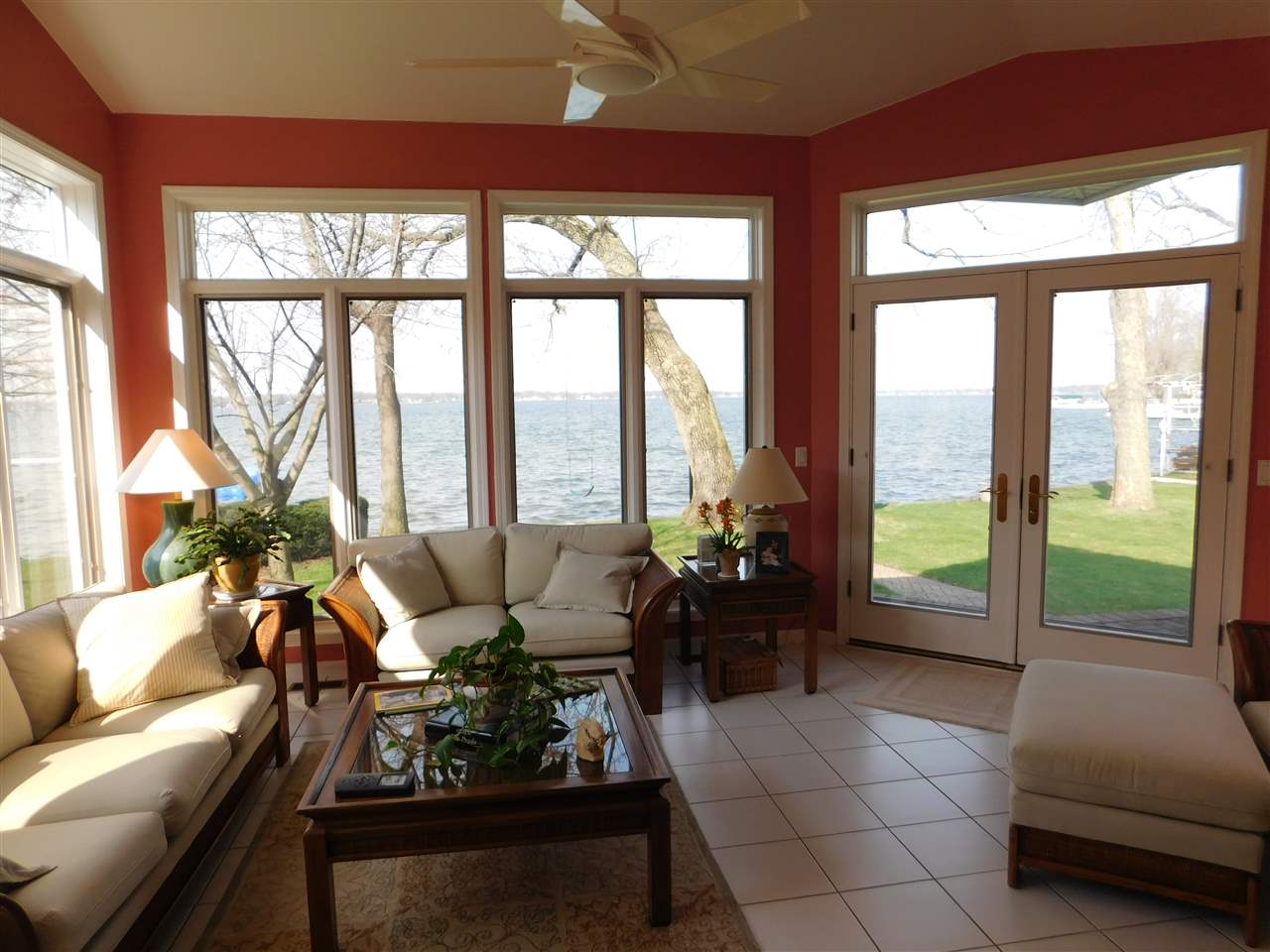 11717 North Ogden Point Road Syracuse, IN 46567 - Photo 10 of 32 Gallery Image 10