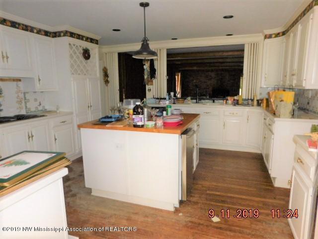 400 Cedar Hills Road Holly Springs, MS 38635 - Photo 3 of 28 kitchen