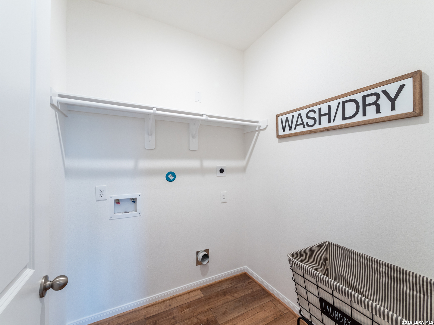 10715 Upwind Turn Converse, TX 78109 - Photo 4 of 17 a view of a hallway