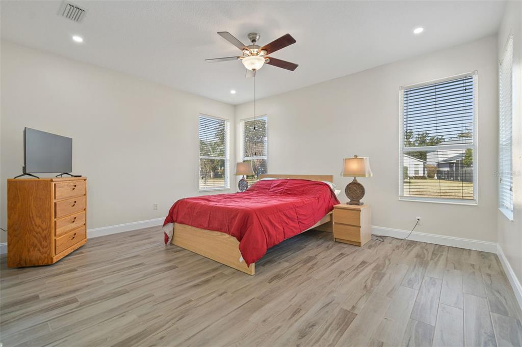 3311 Stonebridge Trail Valrico, FL 33596 - Photo 21 of 33 a spacious bedroom with a bed and wooden floor