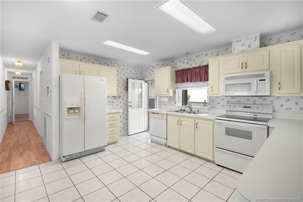 7149 Southeast Ridgeway Terrace Hobe Sound, FL 33455 - Photo 14 of 34