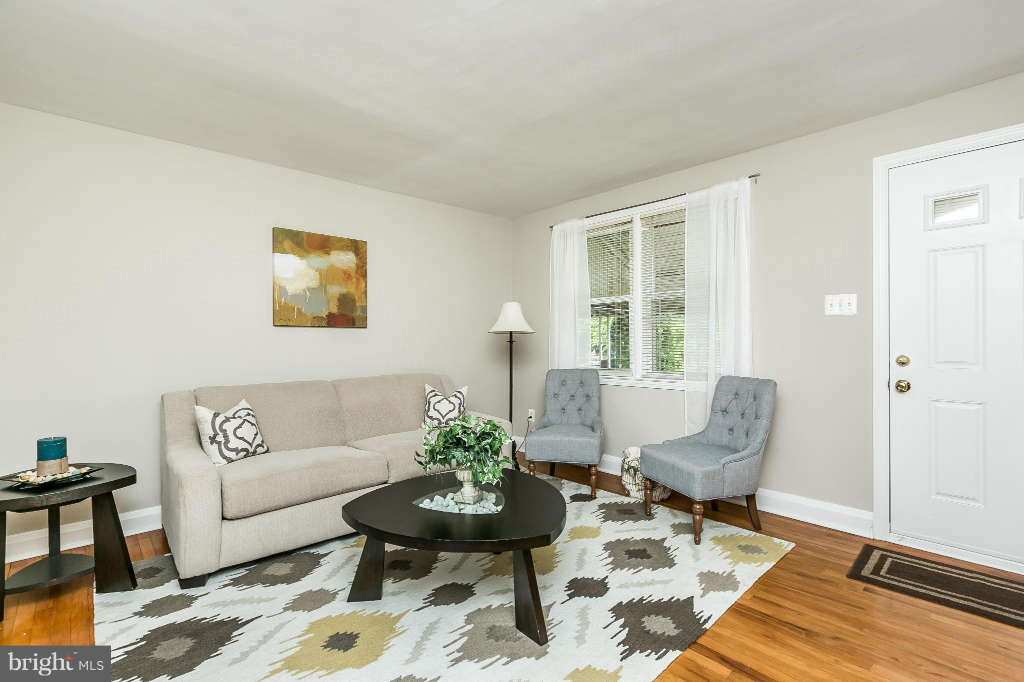 1838 Yakona Road Baltimore, MD 21234 - Photo 1 of 16 Living Room