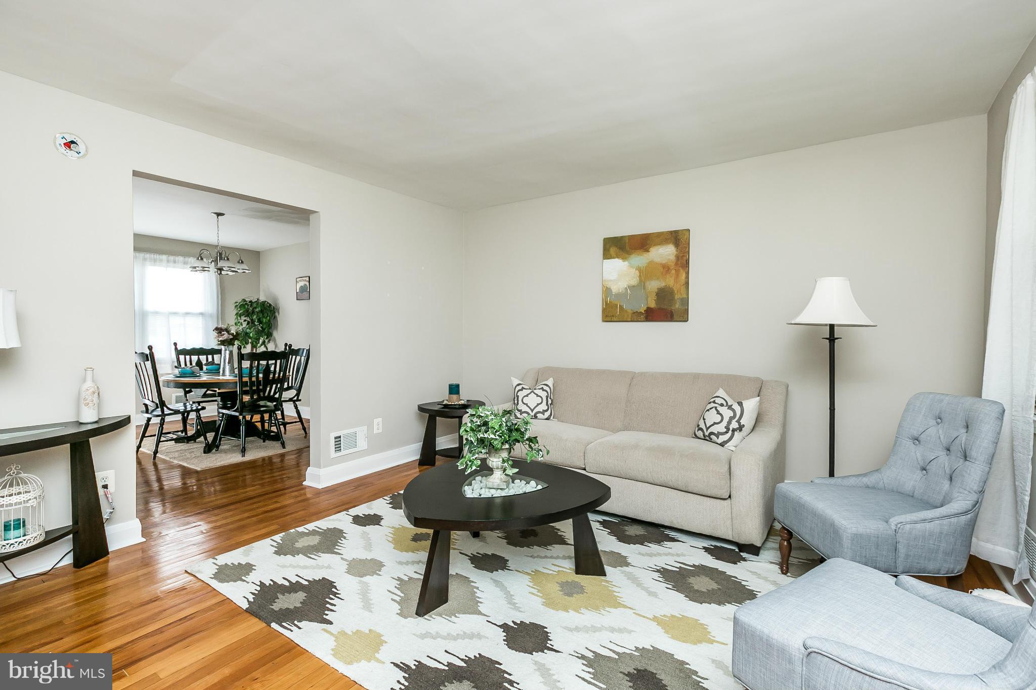 1838 Yakona Road Baltimore, MD 21234 - Photo 3 of 16 Living Room