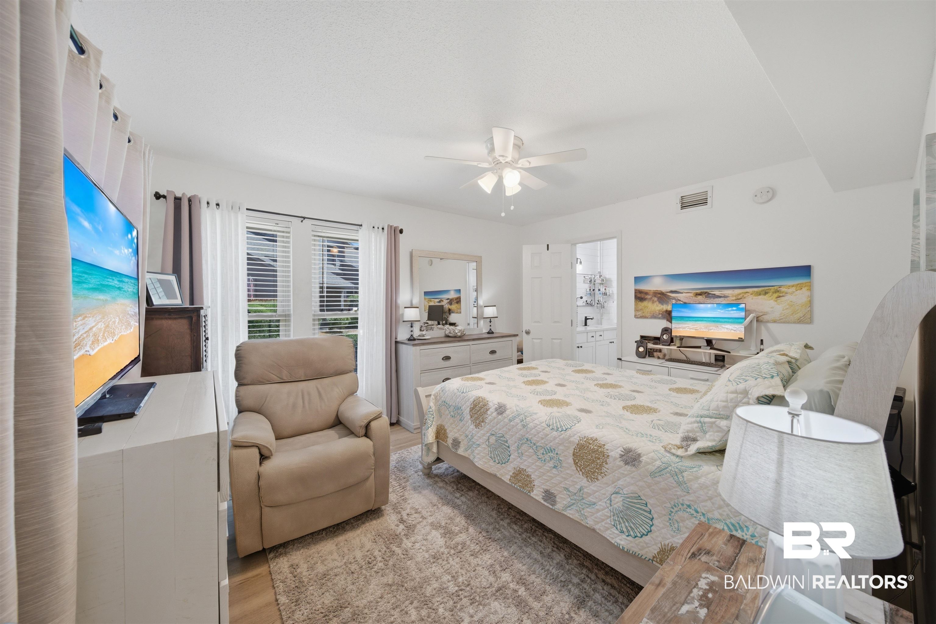 389 Clubhouse Drive, Unit 5H Gulf Shores, AL 36542 - Photo 16 of 43 primary suite