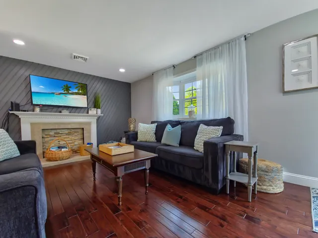 $1,975 | 371 Megan Road, Barnstable, MA 02601