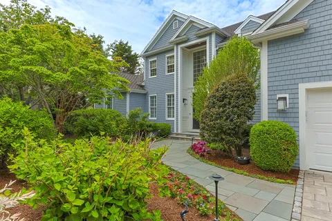 $6,450,000 | 8 Bowsprit Point, Mashpee, MA 02649