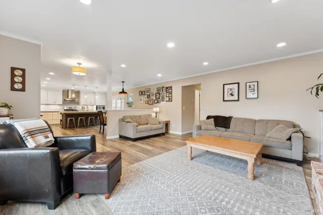 $880,000 | 19440 Riverside Drive, Sonoma, CA 95476