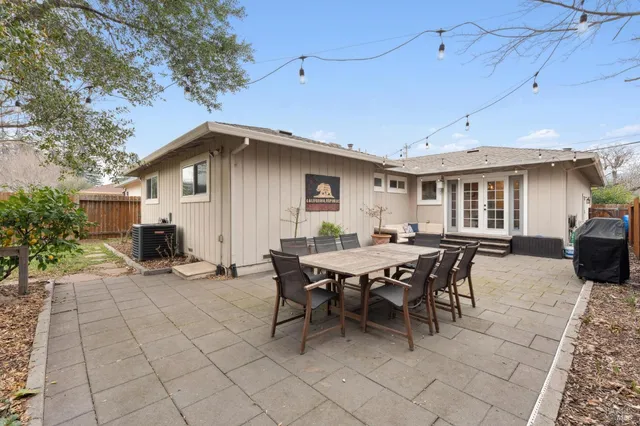 $880,000 | 19440 Riverside Drive, Sonoma, CA 95476