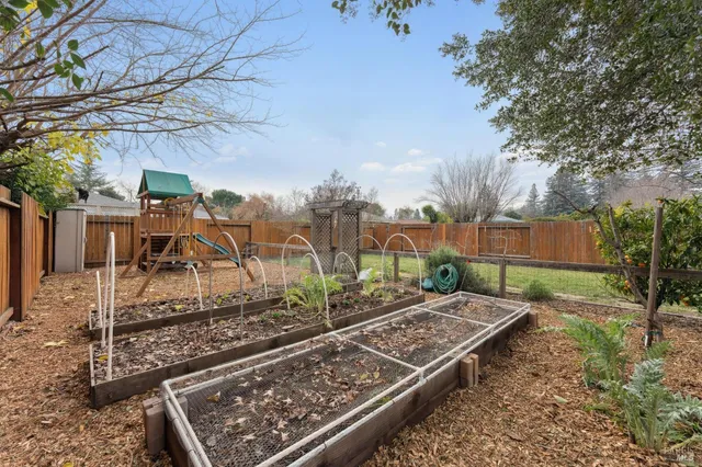 $880,000 | 19440 Riverside Drive, Sonoma, CA 95476