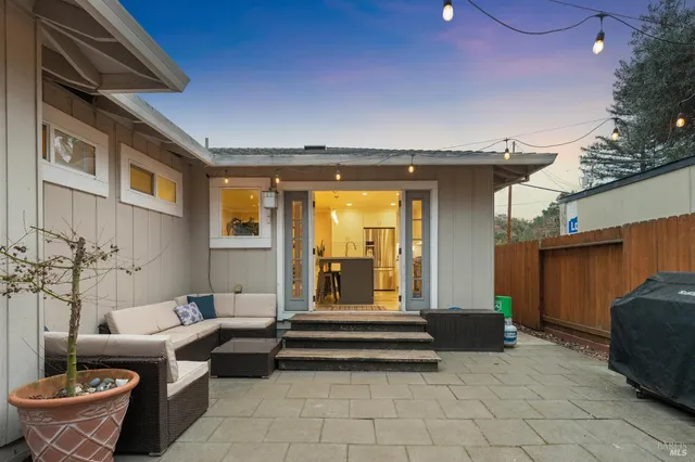 $880,000 | 19440 Riverside Drive, Sonoma, CA 95476