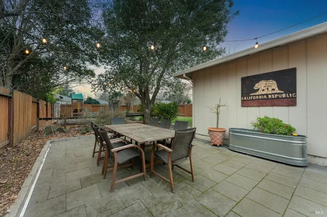 $880,000 | 19440 Riverside Drive, Sonoma, CA 95476