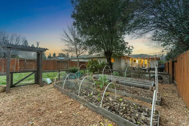 $880,000 | 19440 Riverside Drive, Sonoma, CA 95476