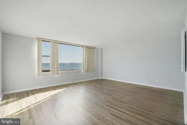 $2,500 | 4600 Duke Street, Unit 1613, Alexandria, VA 22304