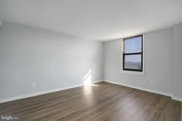 $2,500 | 4600 Duke Street, Unit 1613, Alexandria, VA 22304