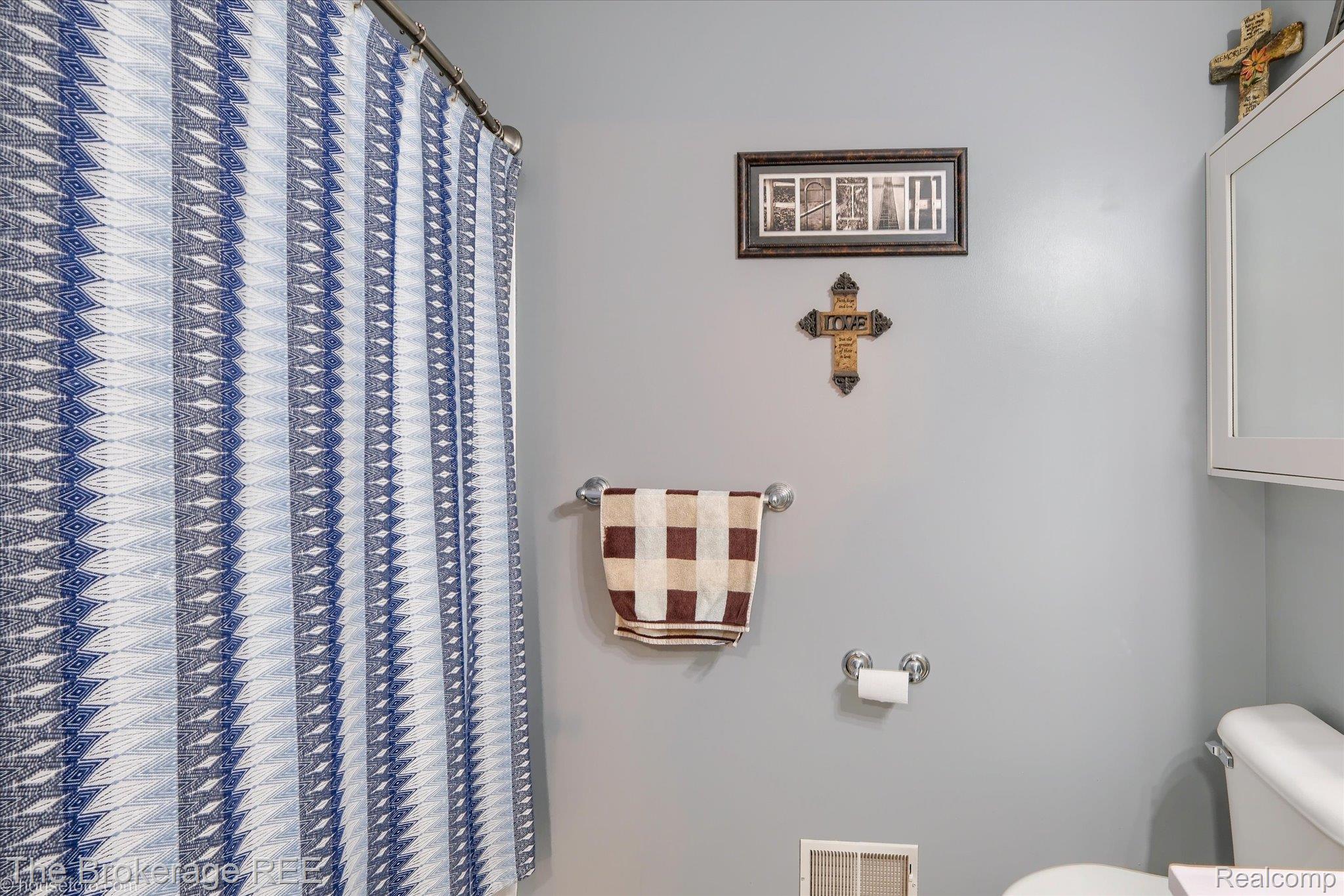 4432 North Belsay Road Flint, MI 48506 - Photo 54 of 79 Bathroom featuring light gray walls and white trim