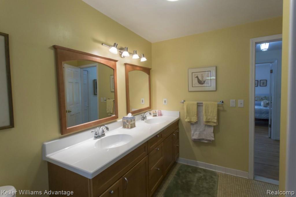 34155 Hunters Row Farmington, MI 48331 - Photo 22 of 61 Hunters Row_34155-45.jpg