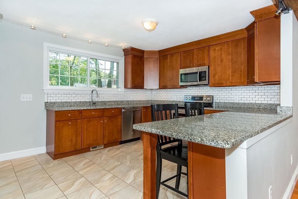 91 Spruce Lane Dover, NH 03820 - Photo 13 of 36