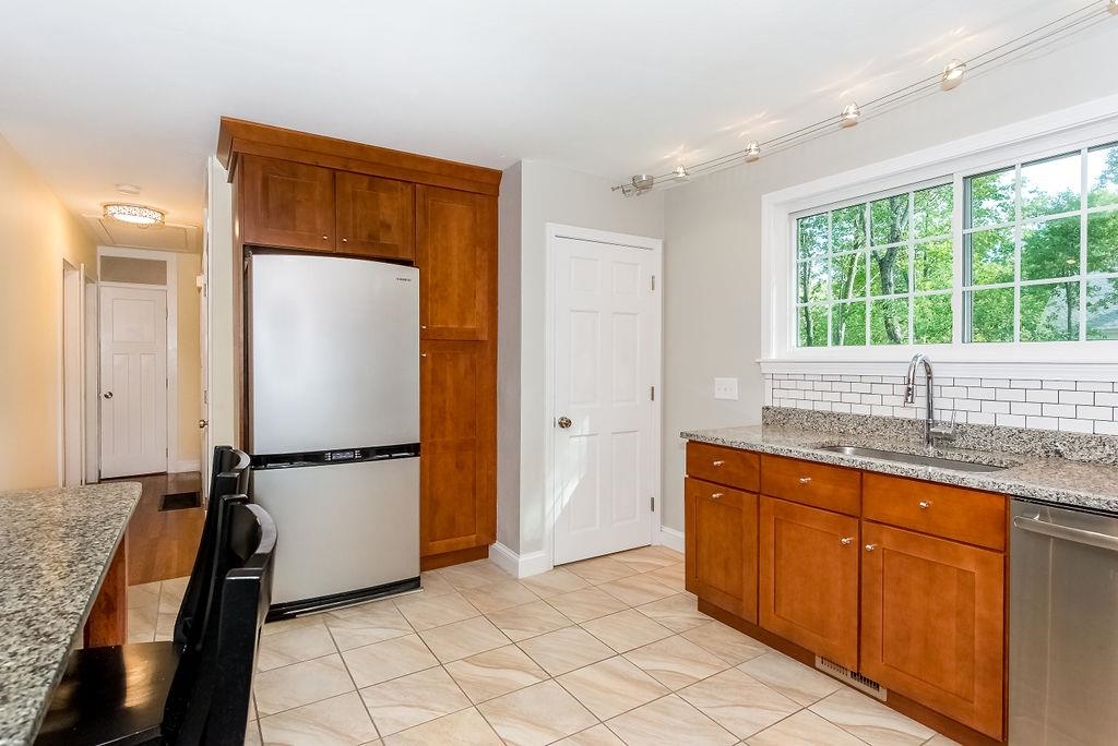 91 Spruce Lane Dover, NH 03820 - Photo 15 of 36