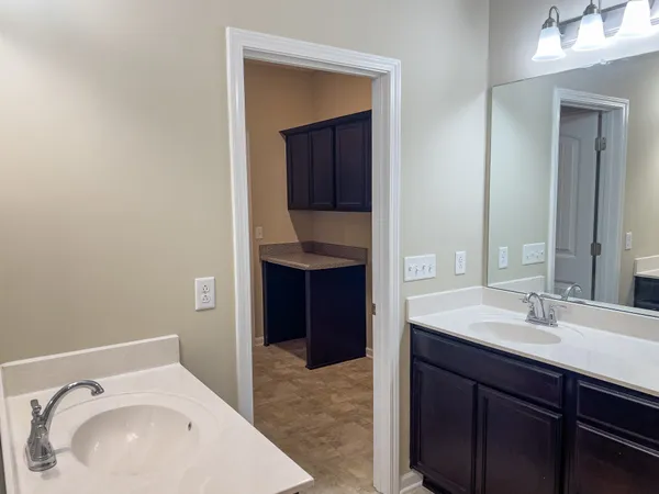a en suite bathroom with a sink and a mirror