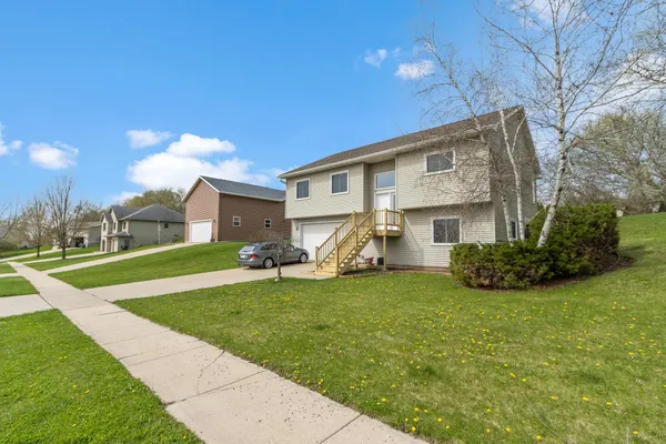 $299,900 | 1055 Goehl Road, Waterloo, WI 53594