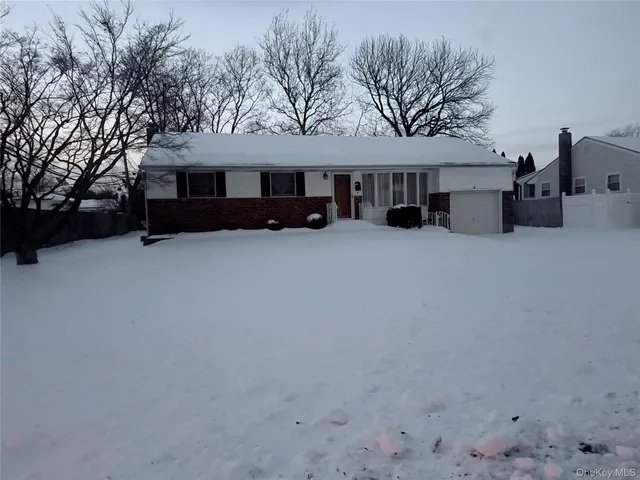 $729,000 | 9 Hayrick Lane, Commack, NY 11725