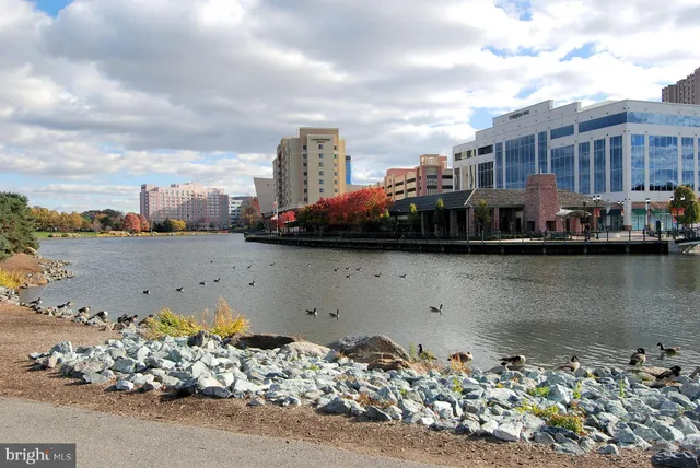 $2,135 | 127 Timberbrook Lane, Unit 203, Gaithersburg, MD 20878