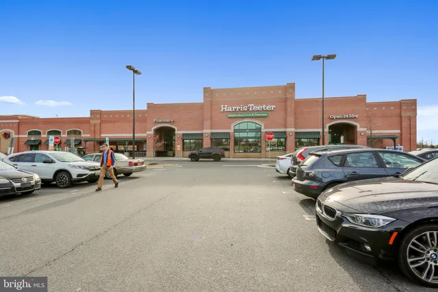 $2,135 | 127 Timberbrook Lane, Unit 203, Gaithersburg, MD 20878