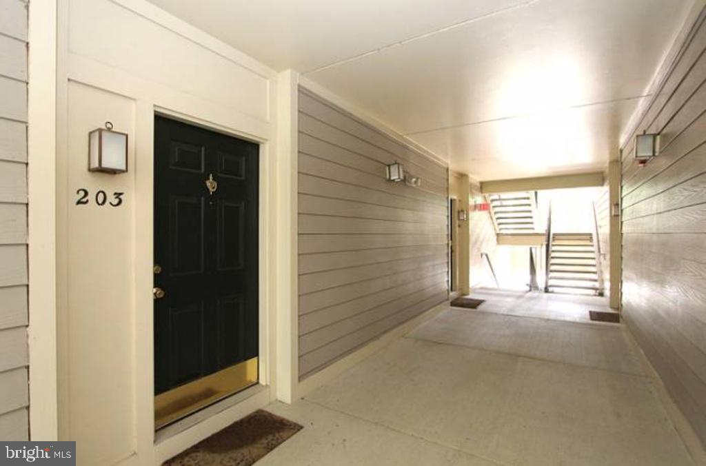 127 Timberbrook Lane, Unit 203 Gaithersburg, MD 20878 - Photo 3 of 29