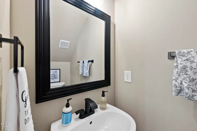 $525,000 | 204 Edgepine Drive, Holly Springs, NC 27540