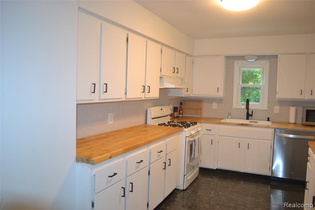 5244 Oleksyn Road Flint, MI 48504 - Photo 14 of 32