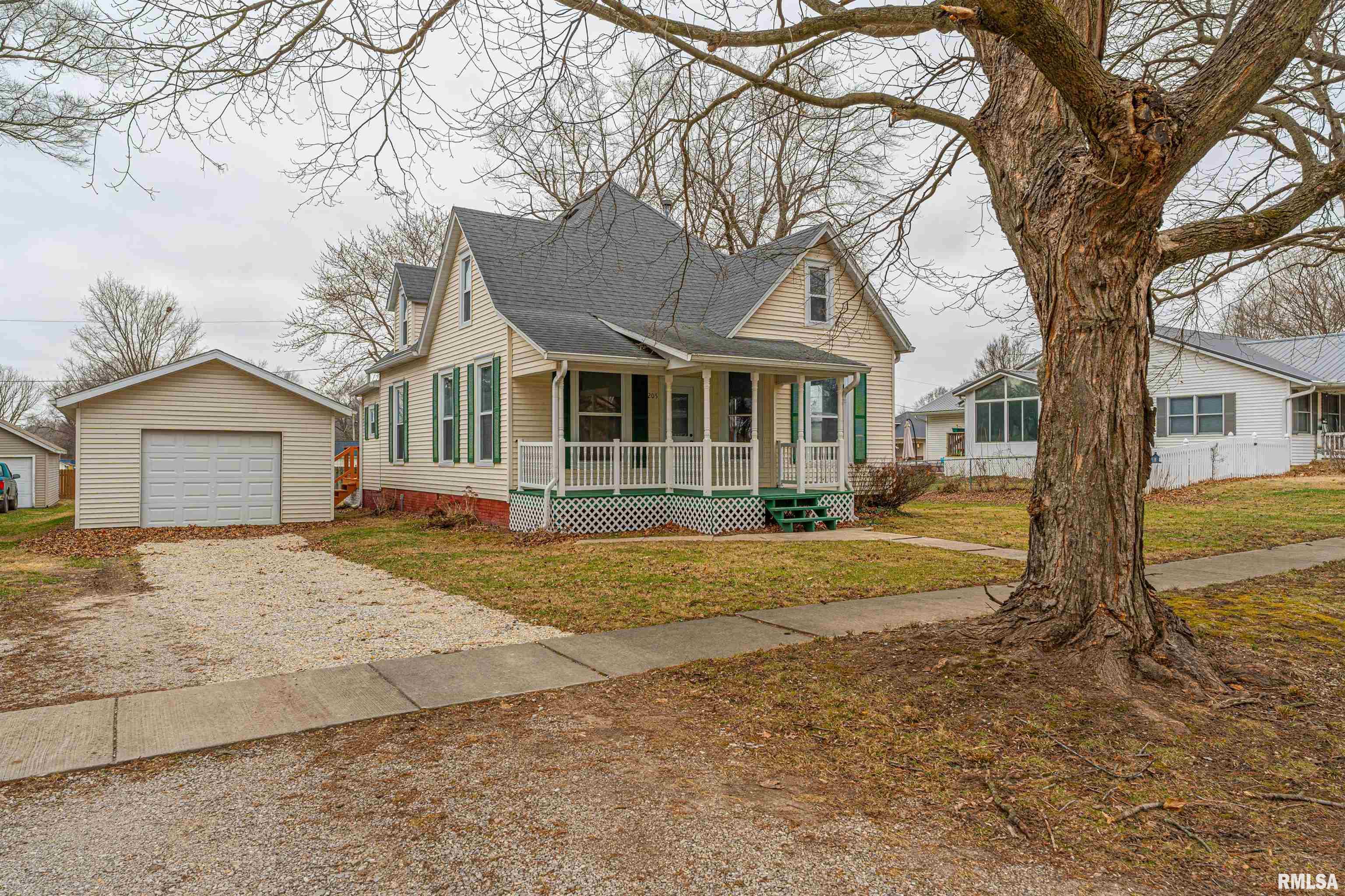 205 South Carter Street Buffalo, IL 62515 - Photo 2 of 29