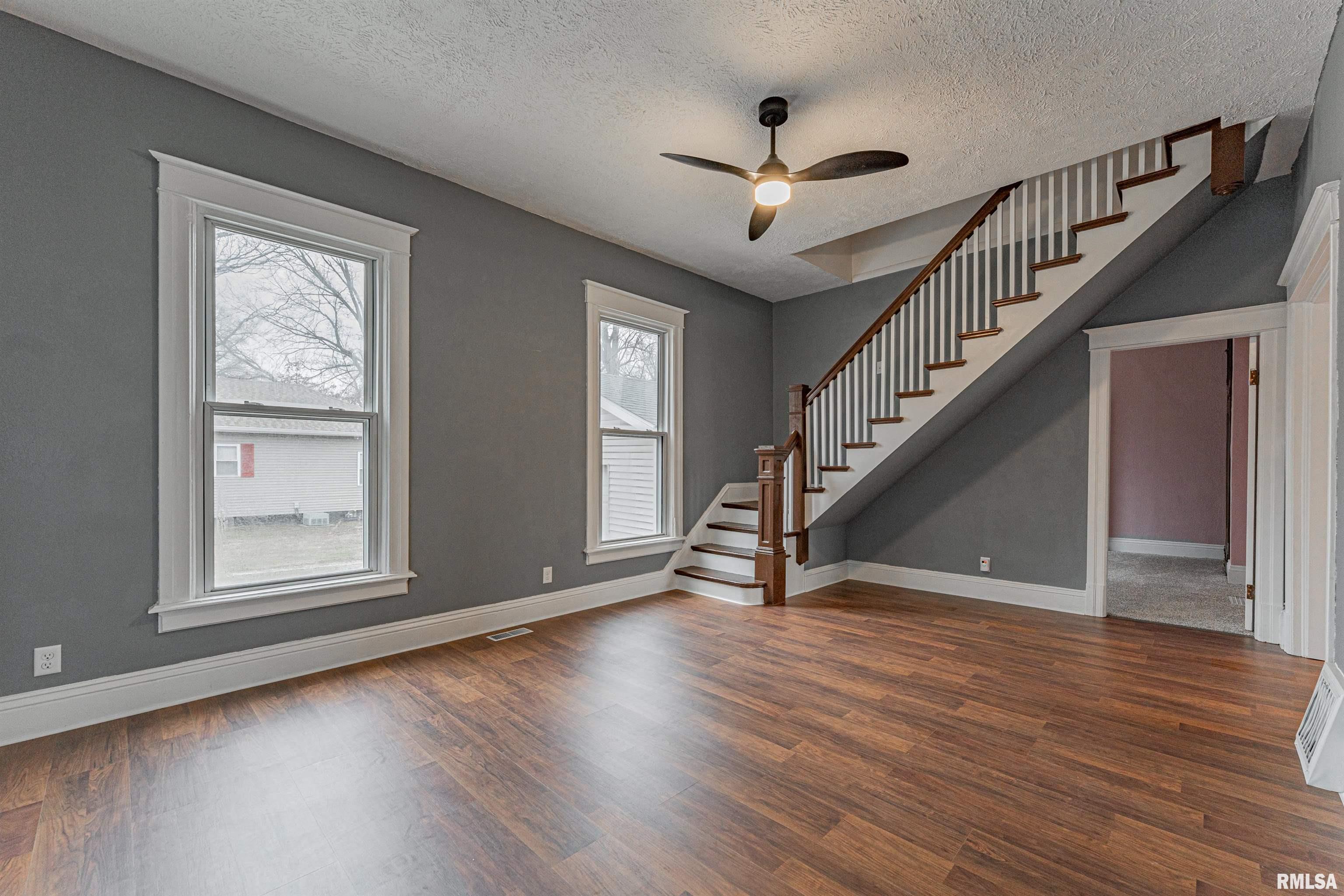 205 South Carter Street Buffalo, IL 62515 - Photo 3 of 29