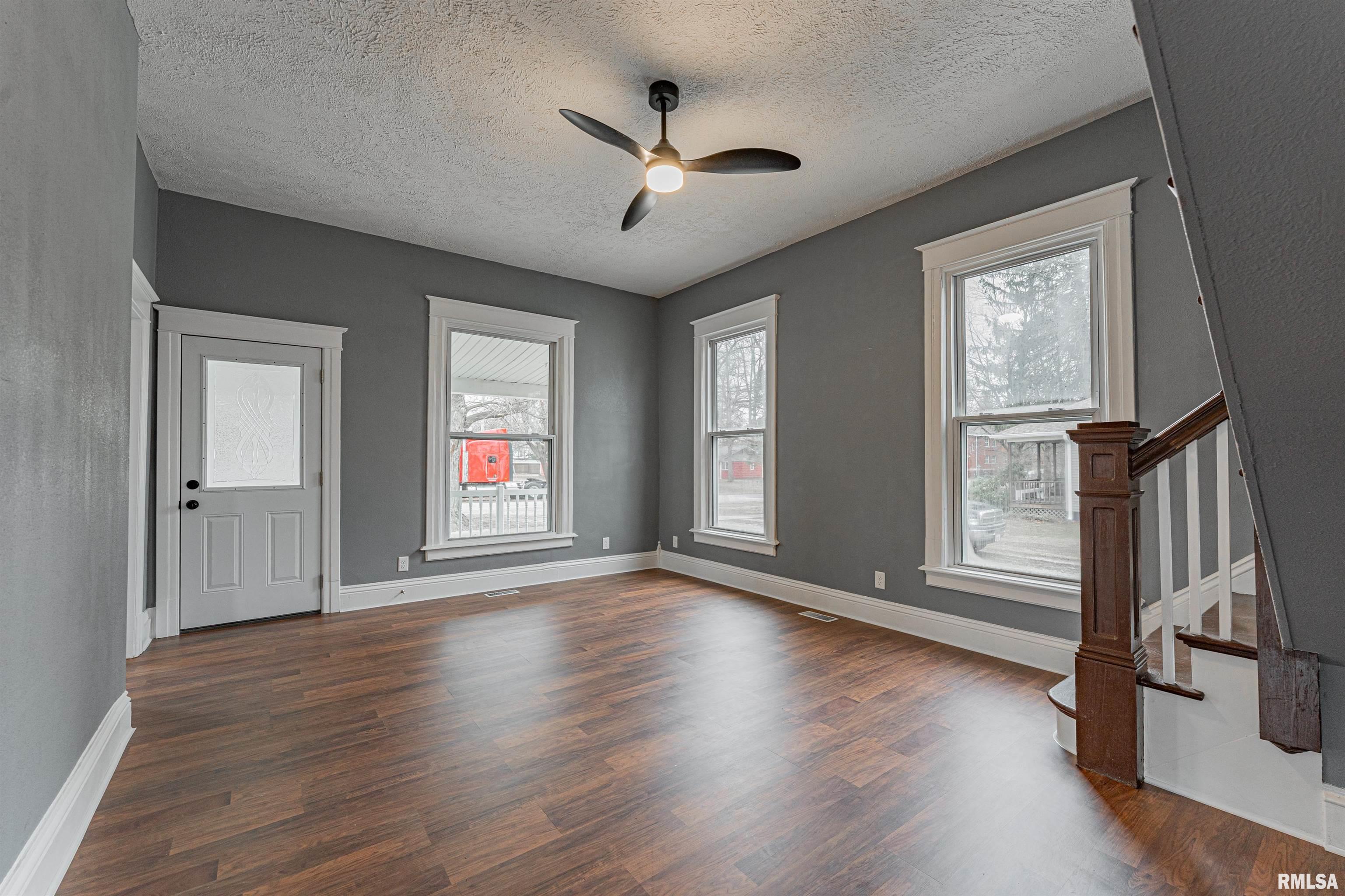 205 South Carter Street Buffalo, IL 62515 - Photo 5 of 29