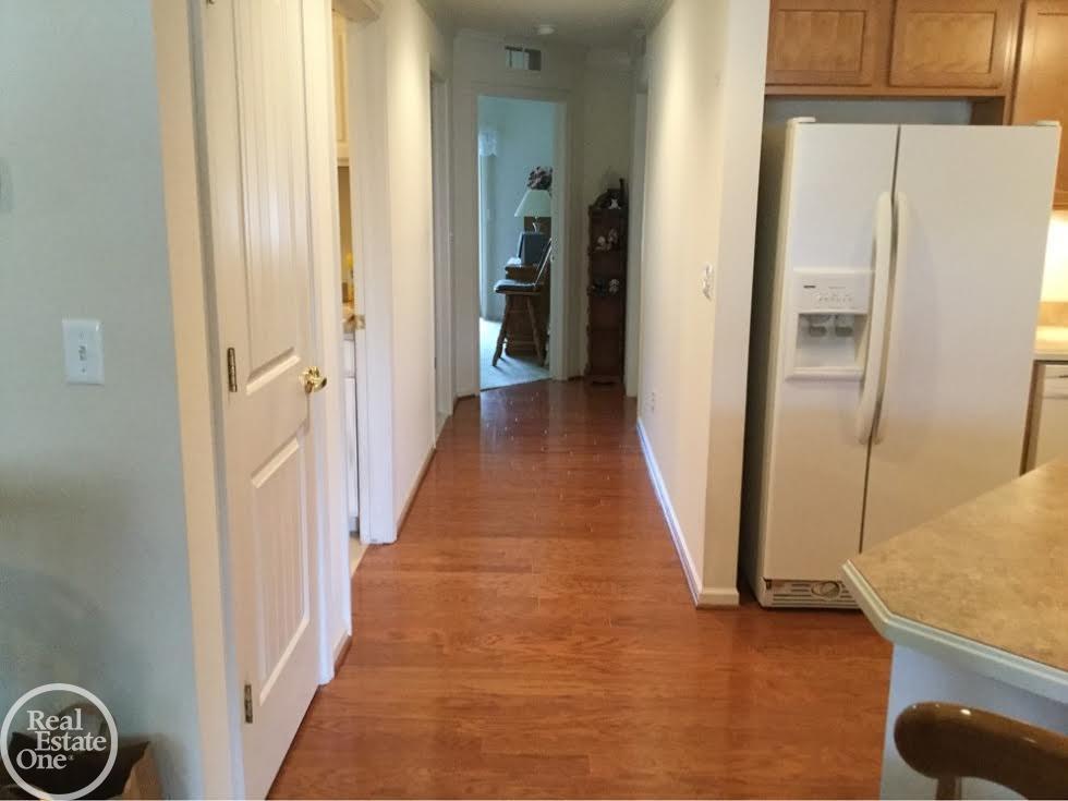 34124 Utica Road Fraser, MI 48026 - Photo 6 of 12 31319733-5.JPG
